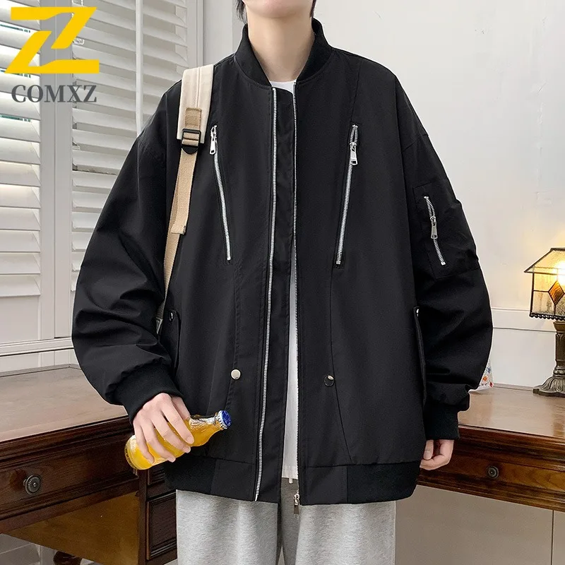 COMXZ 2025 メンズ多用途ファッションジャケット春秋トレンディカジュアルルーズフィットスタイリッシュな軽量コート