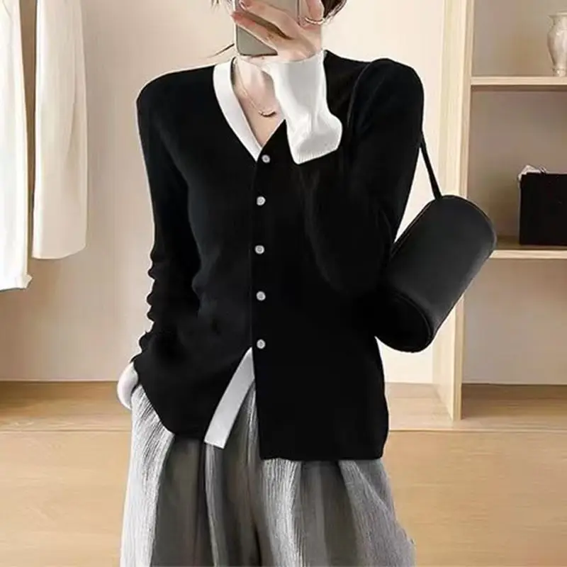 كارديجان محبوك بألوان متباينة مقاس كبير بأكمام طويلة وياقة على شكل V قميص أساسي للارتداء الداخلي نمط جديد للخريف مضاد للشيخوخ...