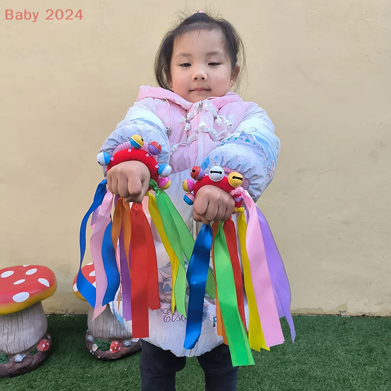 دعامة رقص على شكل زهرة يدوية، جرس دائري قوس قزح، خشخيشة يدوية لأجواء فريق التشجيع والألعاب