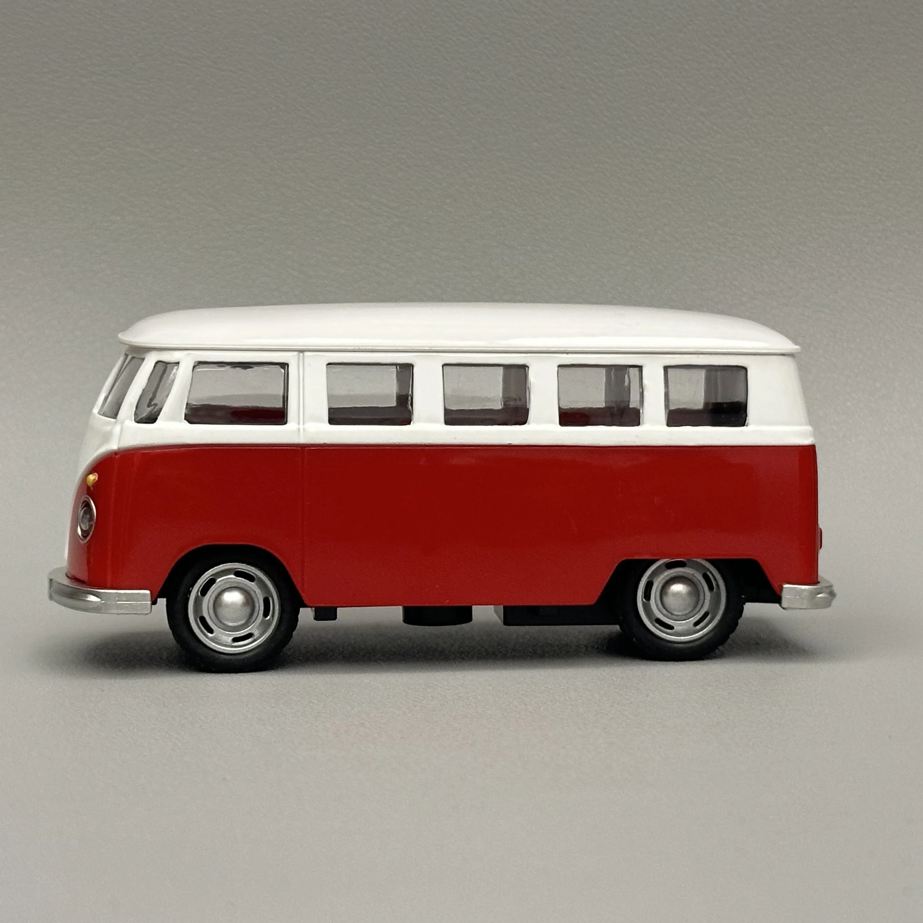 1/36 Diecast Alloy Car Model Toy Retro Van Pull Back Function Opening Doors Mini Vehicle Collectible Gift For Kids And Adults
