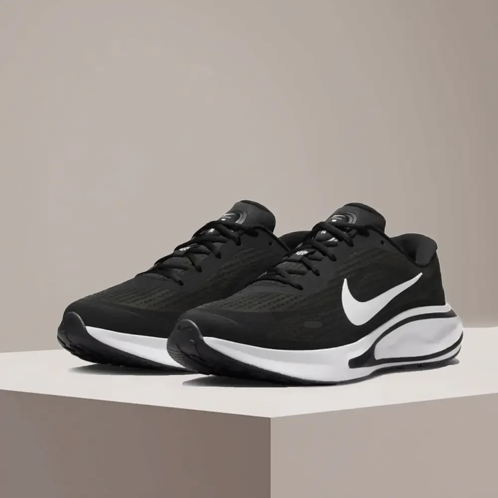 

Кроссовки Nike Journey Run. Удобная амортизация, нескользящая и прочная подошва. Идеально подходят для ежедневных тренировок. FN0228-001