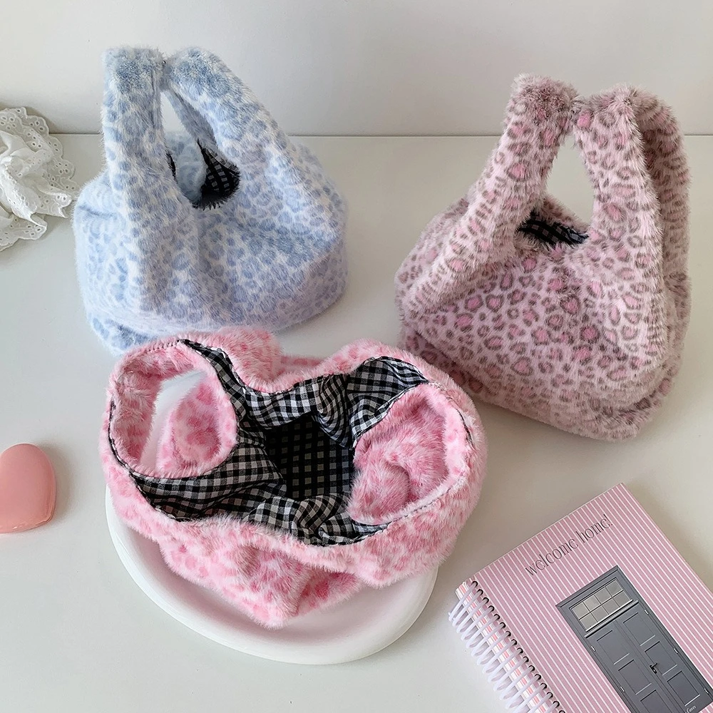 

Милая мягкая сумка ярких цветов, большая вместительная сумка-кошелек для телефона из искусственного меха, сумка с узором в форме сердца для женщин