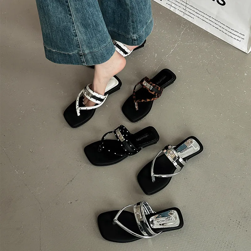 

2026 New Summer Minimal Thin Strap Flip Flops Women Outdoor Metal Decor Non Slip Beach Slide Sandals Casual Slippers
