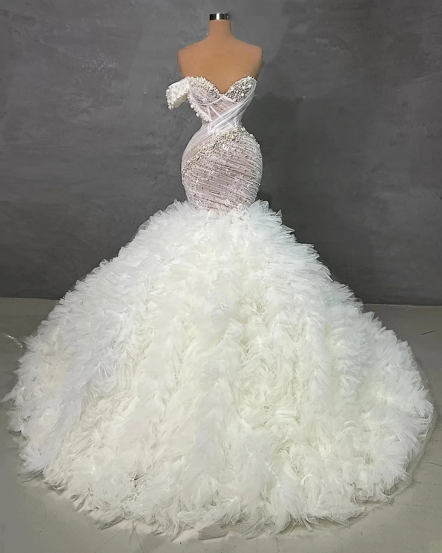 Fashionable Mermaid Sparkling Lace Pearl Wedding Dress Sweetheart Sexy One Shoulder Off Shoulder Bridal Dress Customized