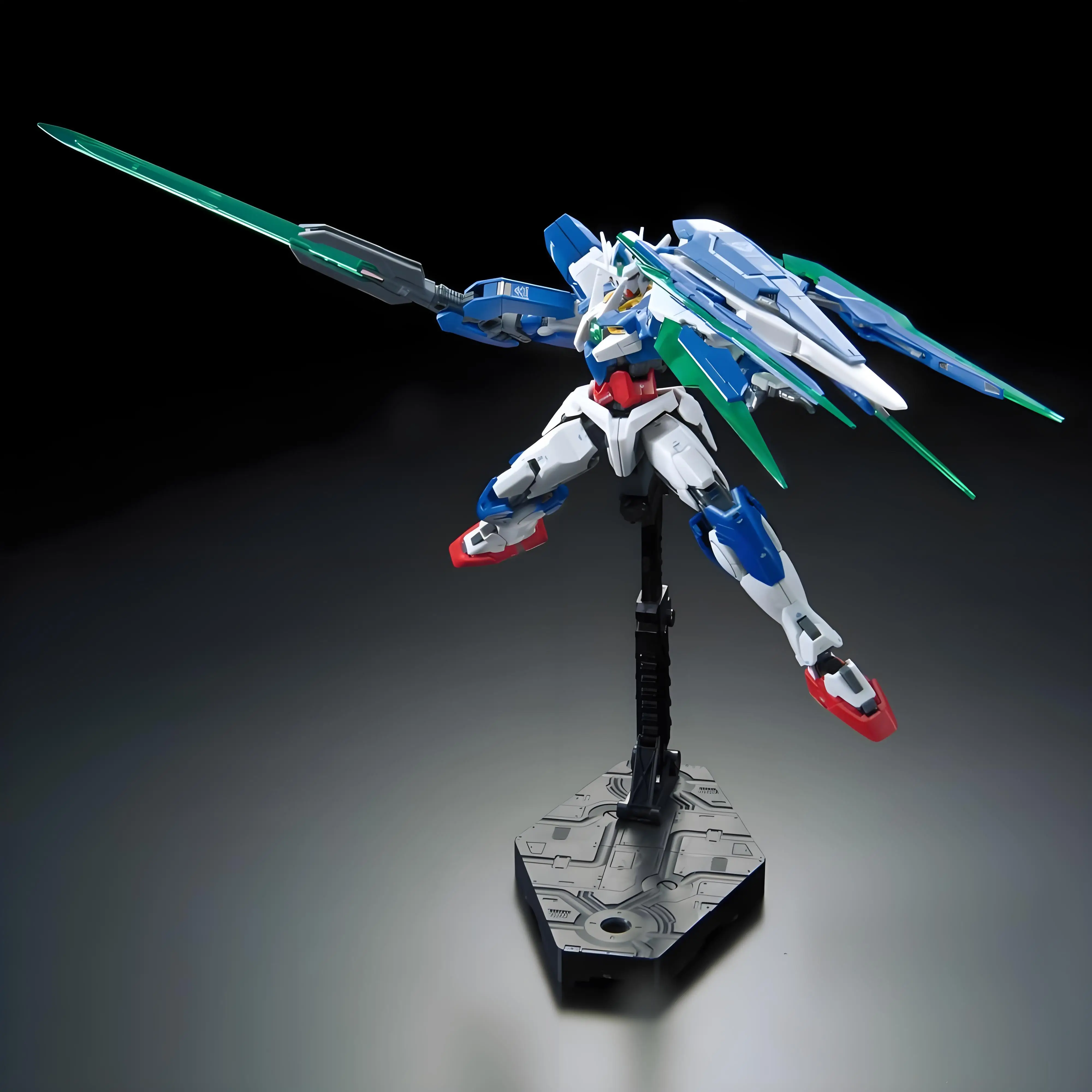 Bandai Originele Echt RG GNT-0000 00QAN [T] Action Figure Model Assemblage Speelgoed Collectible Model Ornamenten Cadeaus voor Kinderen