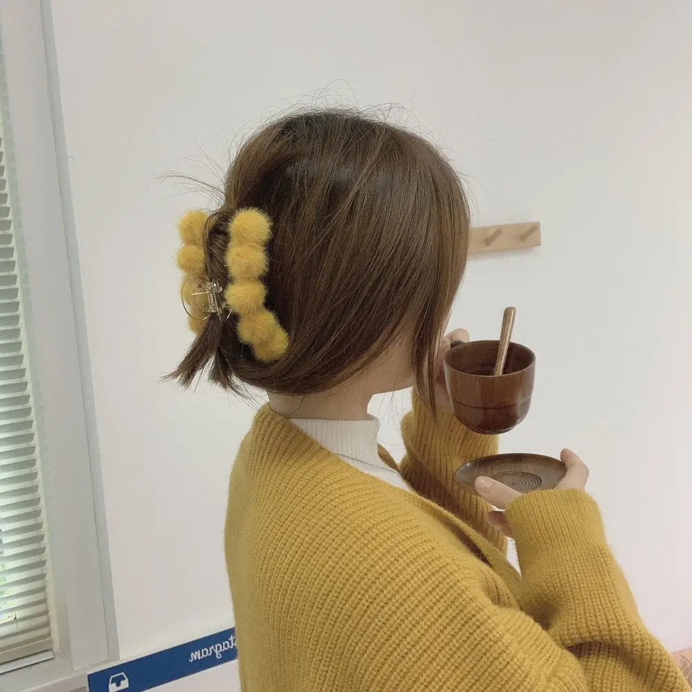 

Autumn Winter Headwear Hair ball Simple Girls Plush Hair Claw Korean Style Hair Clip Female Hair Accessories Plastic Grasp Clip