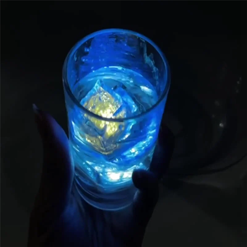 A20M LED مقاوم للماء، 12 قطعة متعدد الألوان وامض يتوهج في الظلام LED ضوء Glowinthedark لحفلات الشرب