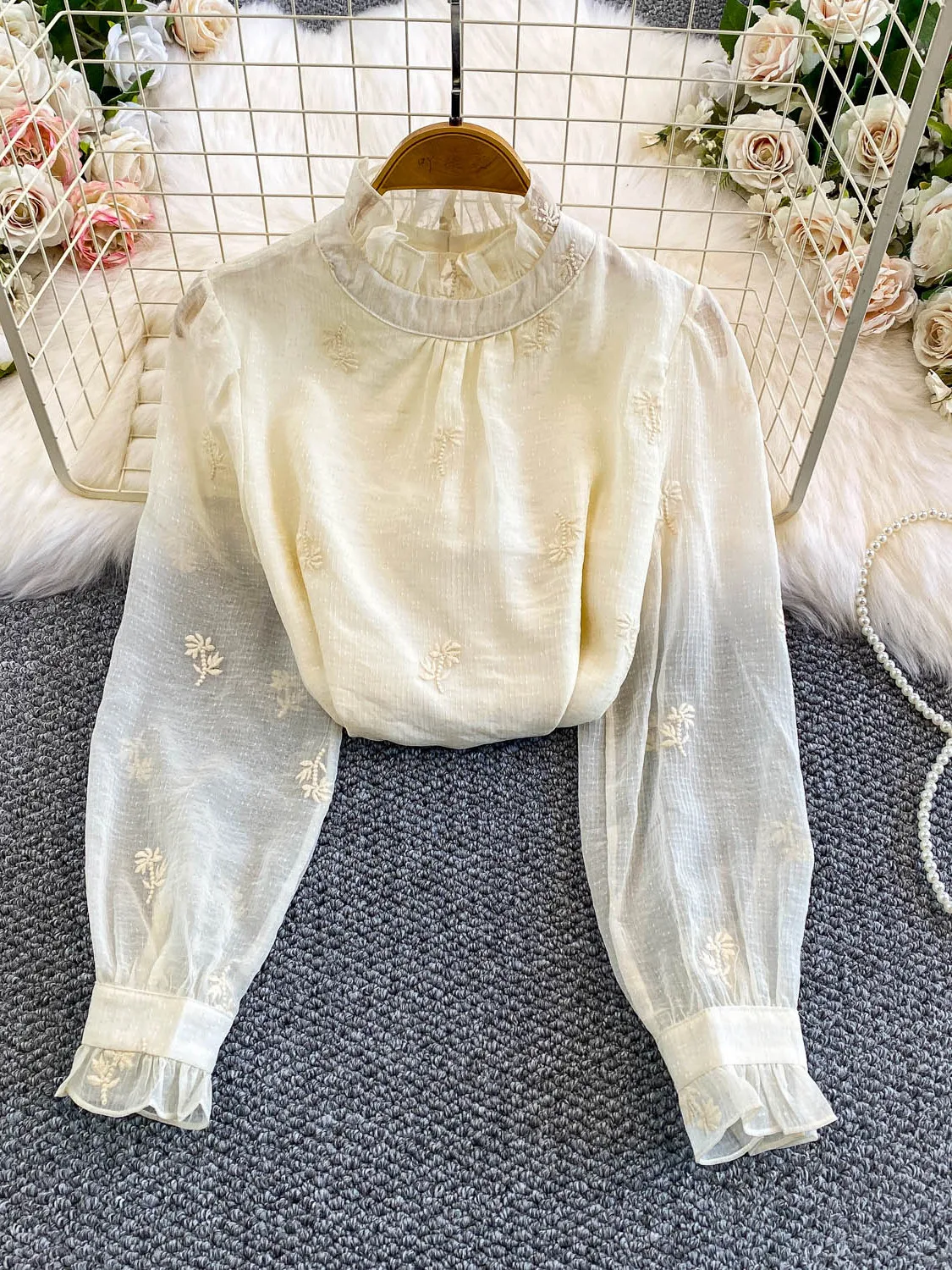 Długa bluzka damska z haftem, luźny krój, wyszczuplająca warstwa bazowa, francuska siateczka, ciężka robota, kołnierzyk holenderski.