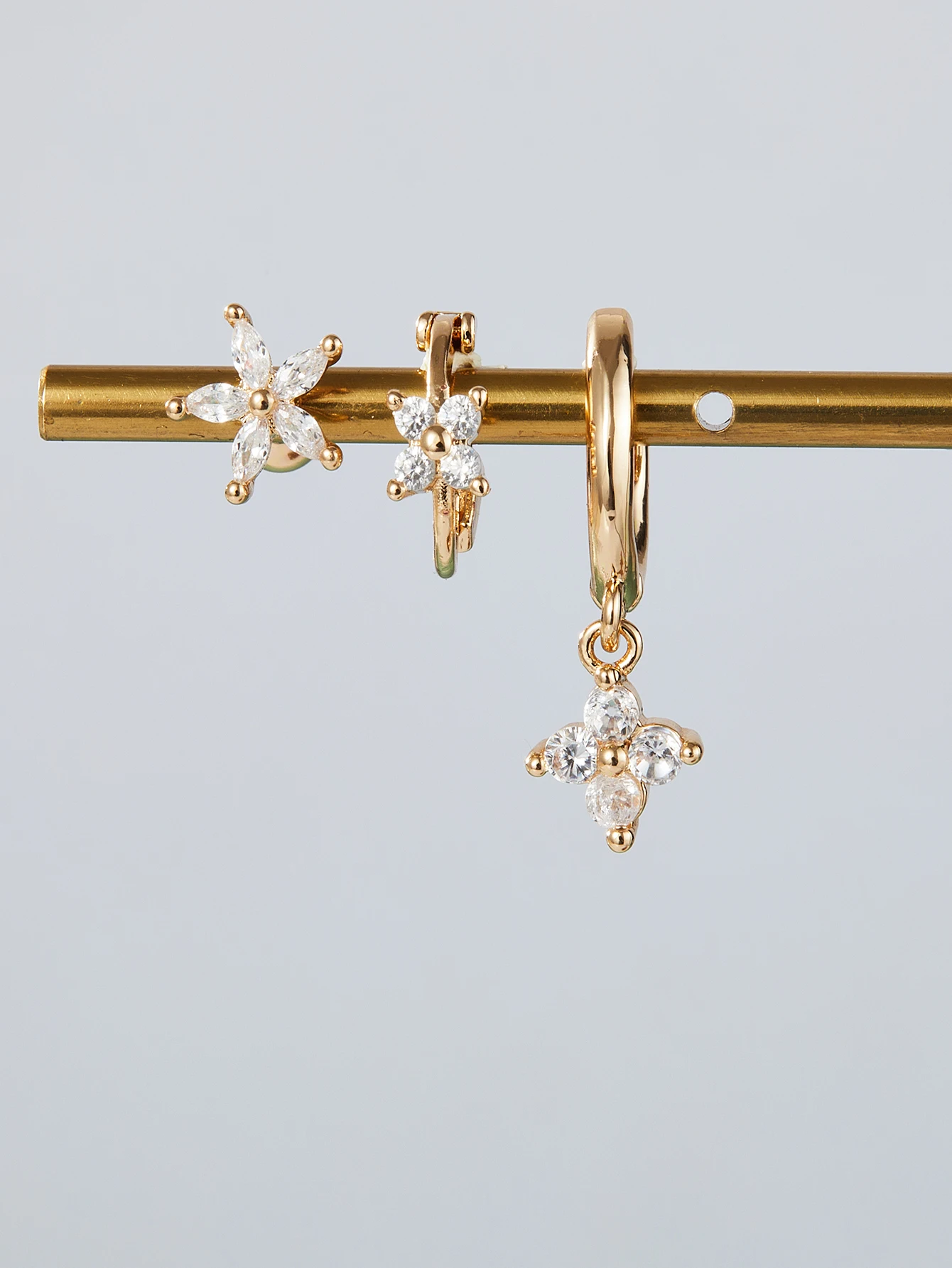 Golden Star Blume Schleife Creolen Set für Frauen Kristall Helix Tragus Knorpel Huggie Ohrringe Piercing Schmuck – Detail 9