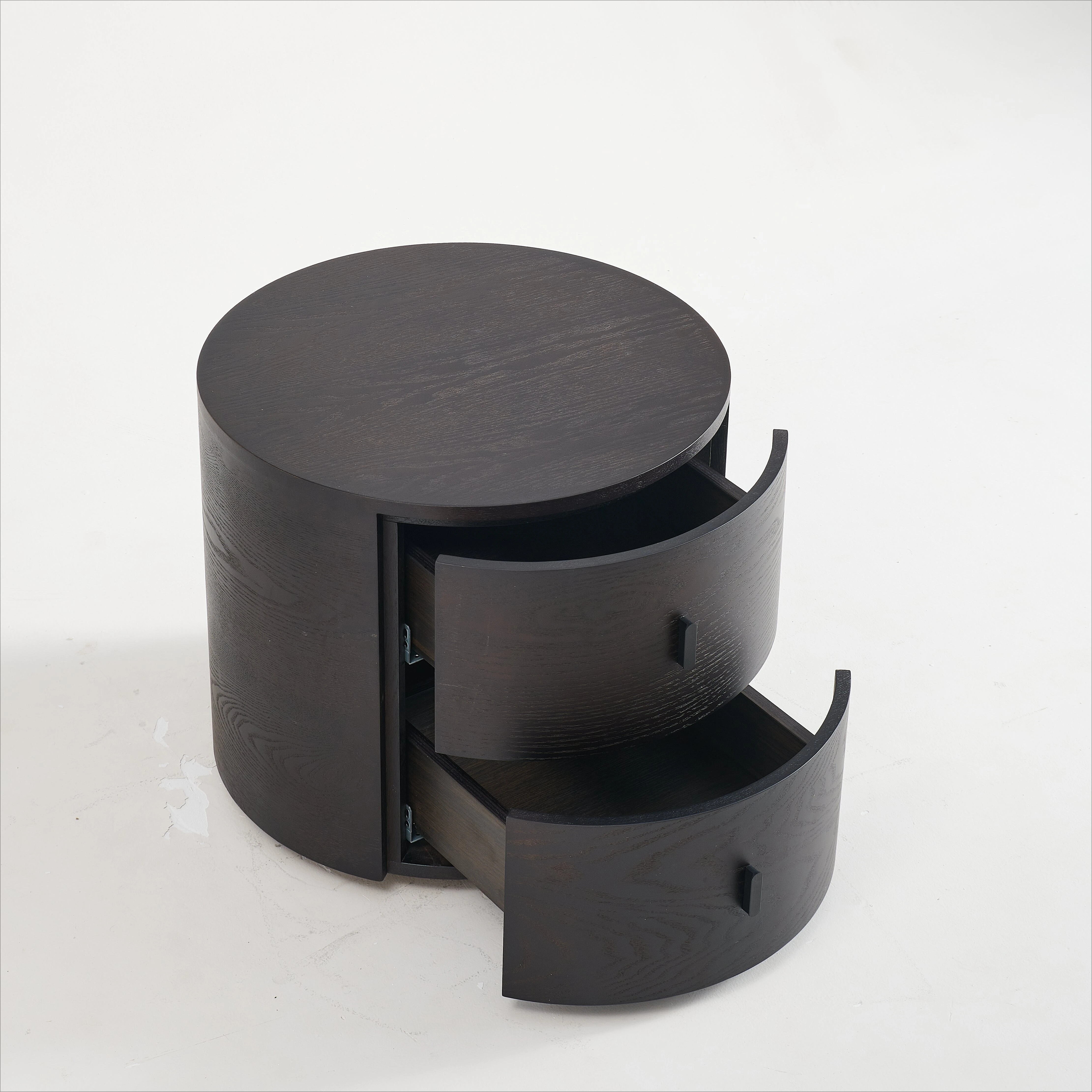 

Простой маленький круглый деревянный приставной столик для спален или отелей, для домашней мебели, тумбочек или прикроватных столиков.