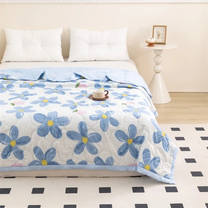 Breathable Lightweight Cloud-feeling Summer Quilt Fresh Flower Summer Blanket Skin Friendly Airable and Soft Single Double Duvet