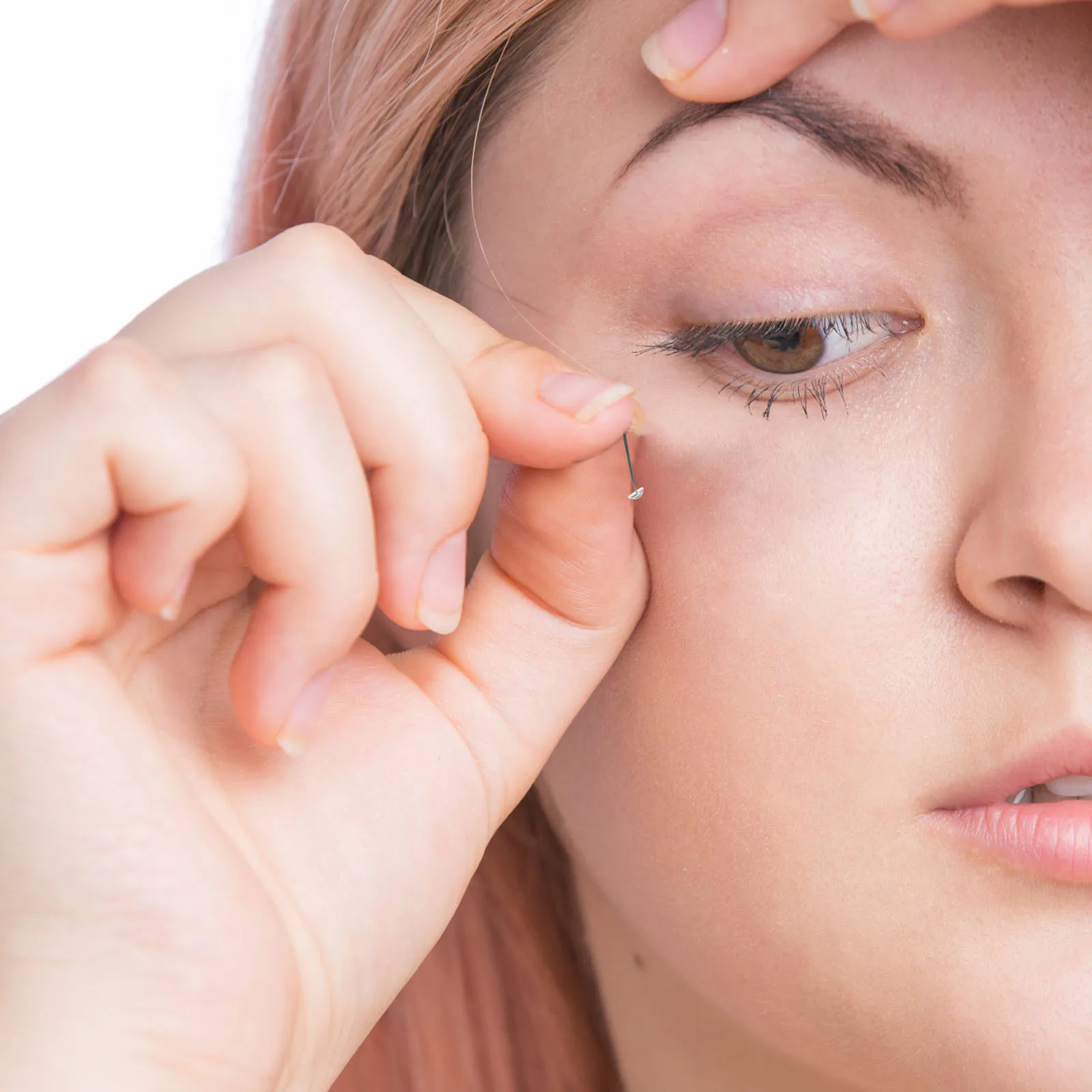 ขนตาปลอมแบบกลุ่มเดียวประดับด้วยคริสตัลน้ำสีเงินวิบวับ สำหรับการแสดง คอสเพลย์ งานอีเว้นท์ แฟชั่น ให้ลุคที่นุ่มนวล