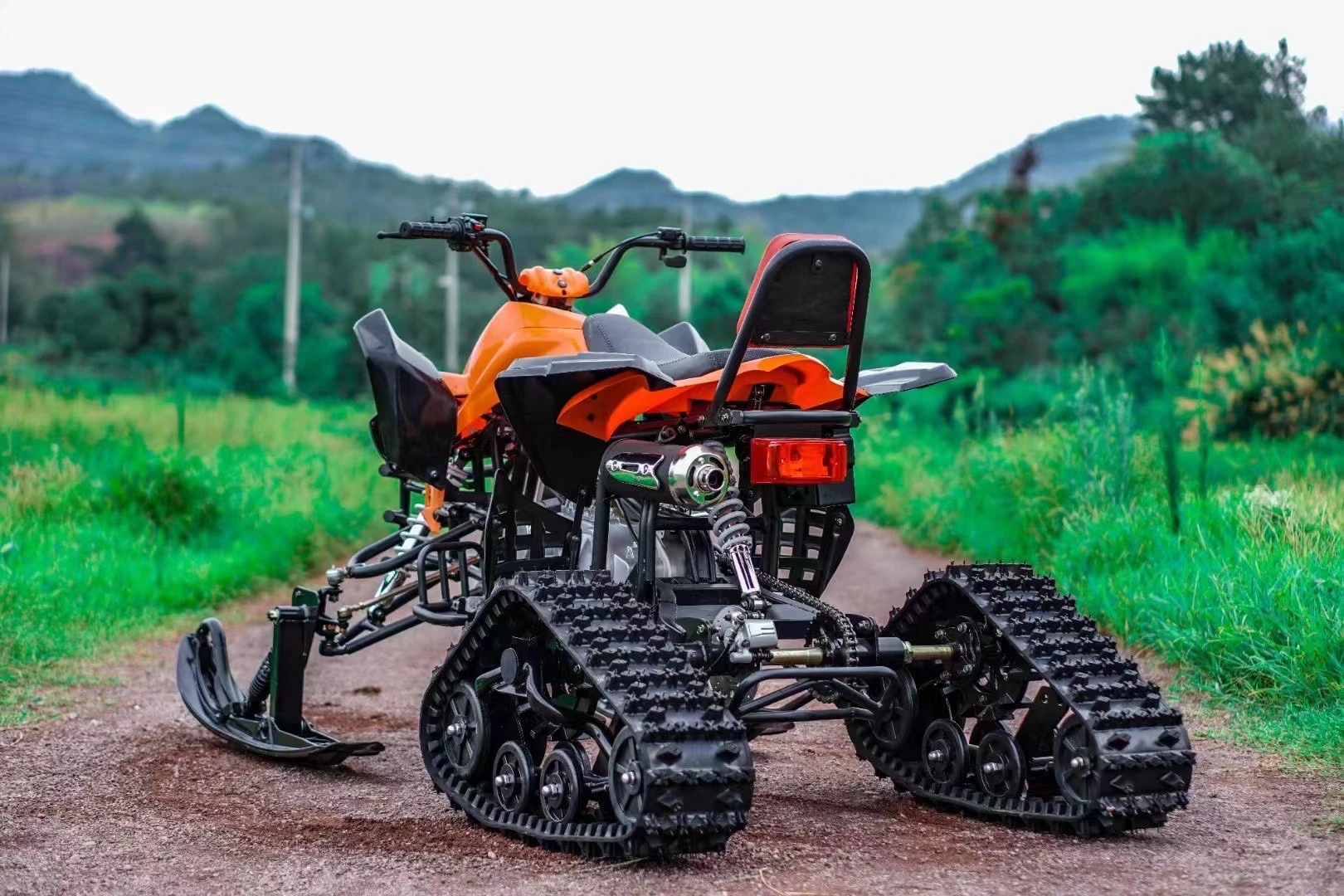 High Quality 200cc 4WD Snowmobiles with Chain Drive Factory Direct Sales