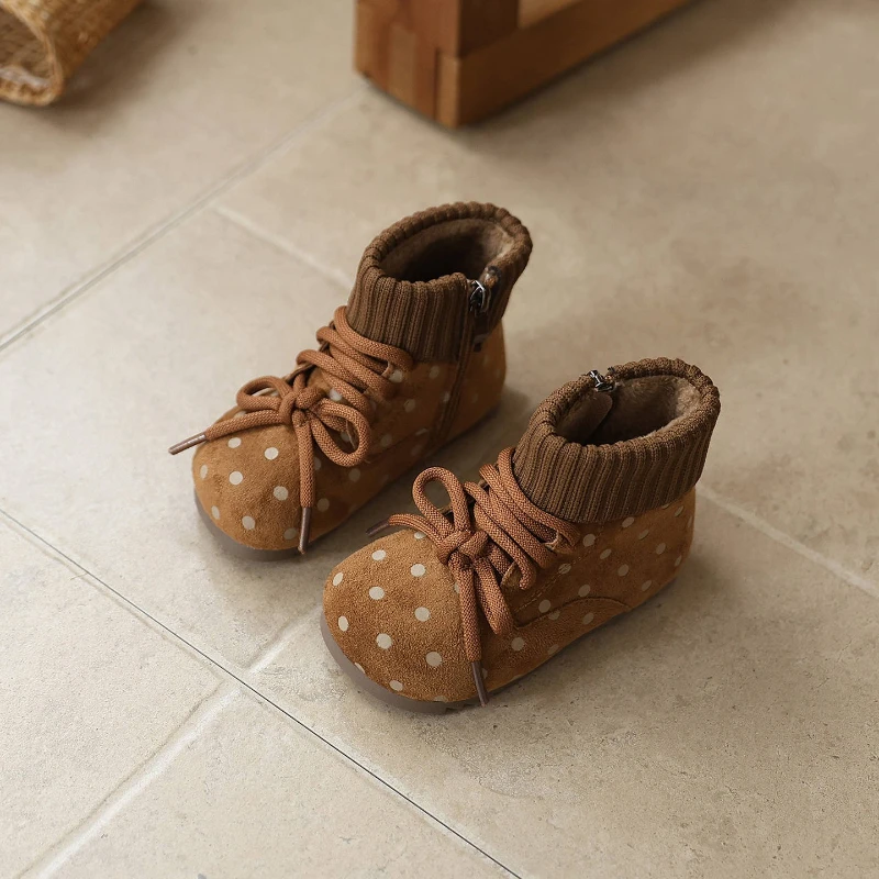 

Детские повседневные короткие ботинки для девочек, зима 2024, новая мода в корейском стиле, нескользящие универсальные подиумные ботильоны на мягкой подошве