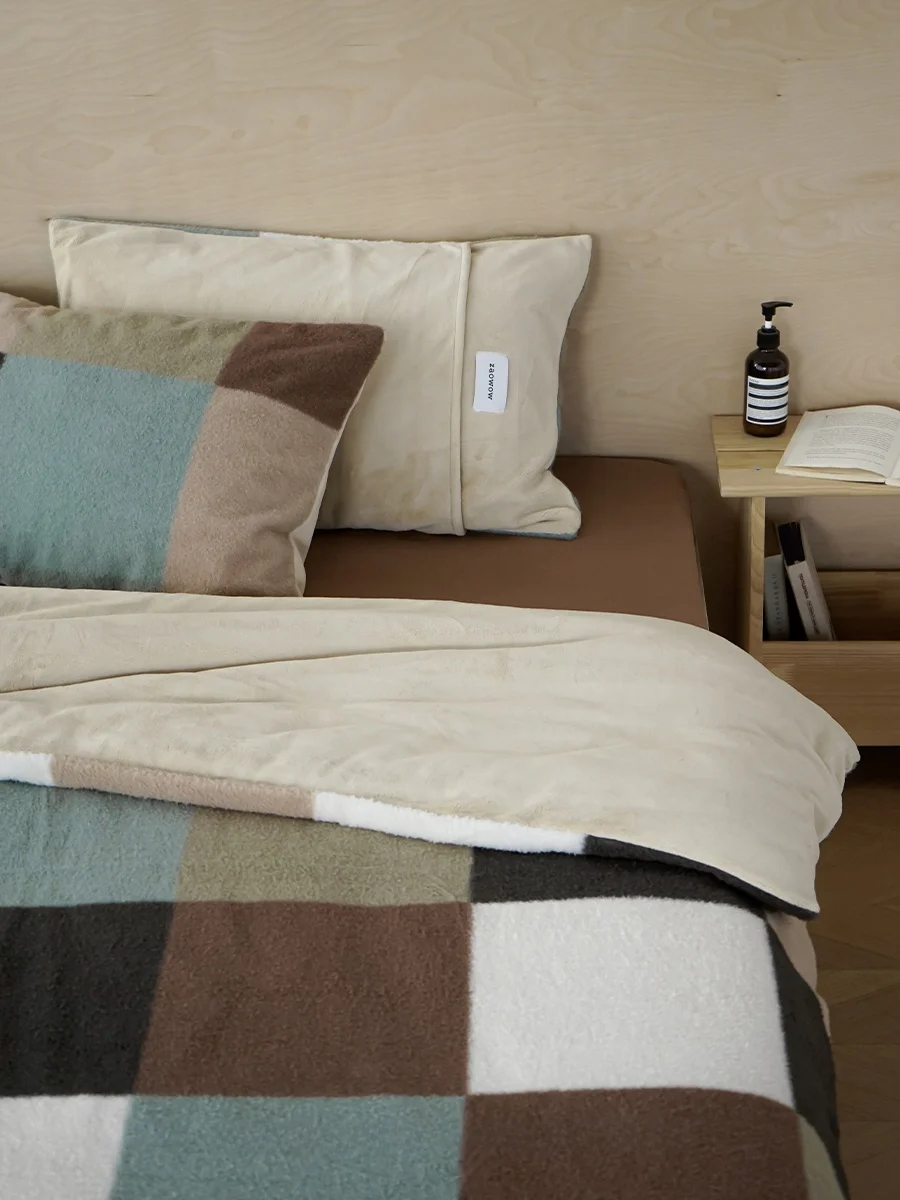 

Z Winter Warm Plaid Bedding Set 4pcs Woolen Velvet Tea Brewing by the Fire Retro Sle Brown id Pattern Modern Simplici