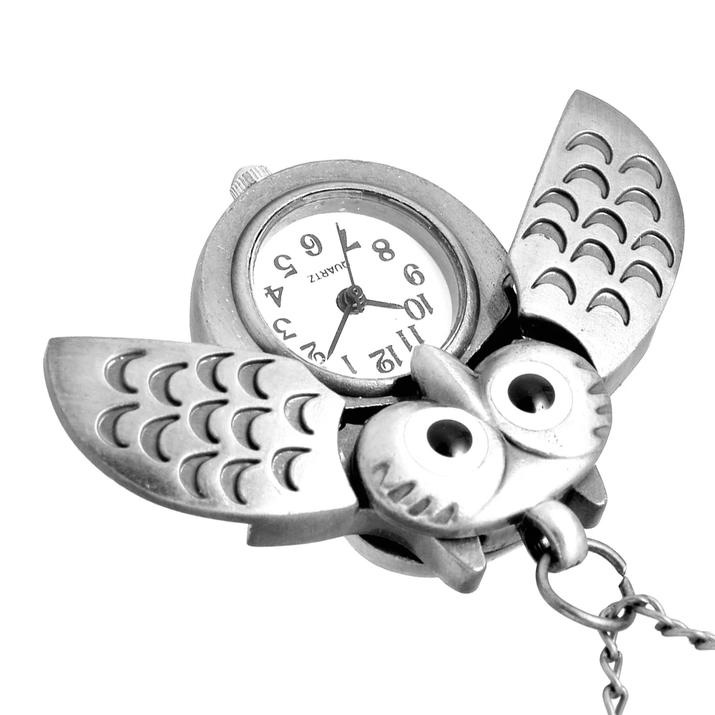 

1PC Retro Owl Shape Pocket Watch Lovely Owl Pocket Watch Delicate Crescent Owl Pocket Watch for Friend Family (Silver)