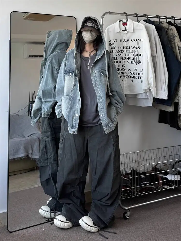 

2025 Autumn New Oversized Denim Jacket Women American Style With Big Pockets Retro Washed Unisex Couple Hooded & Stylish