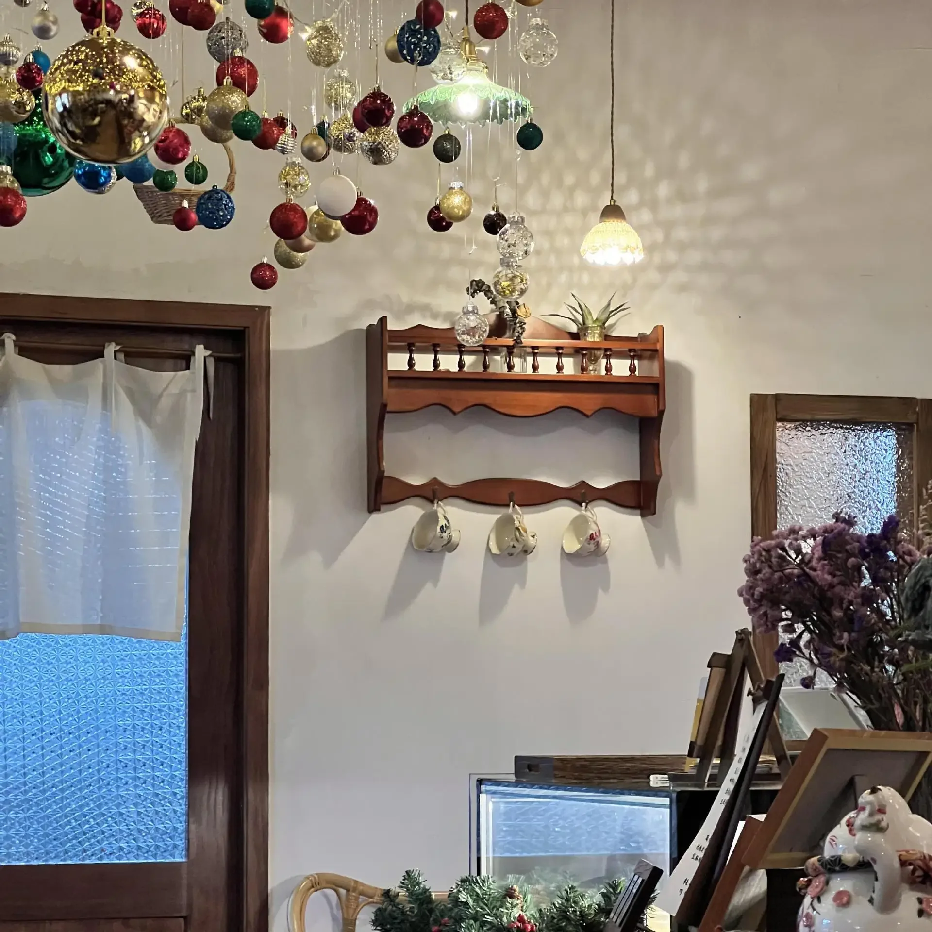 Portavasos antiguo de madera maciza retro americano, pared de celebridades de Internet, taza de té colgante, armario de almacenamiento para tazas de café