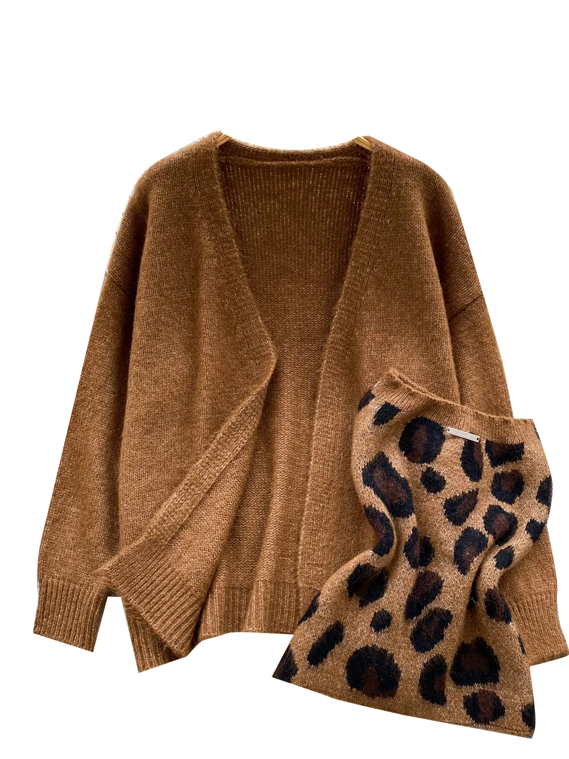 ชุดเสื้อสเวตเตอร์ถักนิตติ้งผู้หญิงเนื้อนุ่มสบาย ลายเสือดาว เสื้อกั๊กสายเดี่ยว เสื้อคลุมคาร์ดิแกนยาวแบบเปิด แฟชั่นฤดูหนาว สไตล์ลำลอง ทรงหลวม