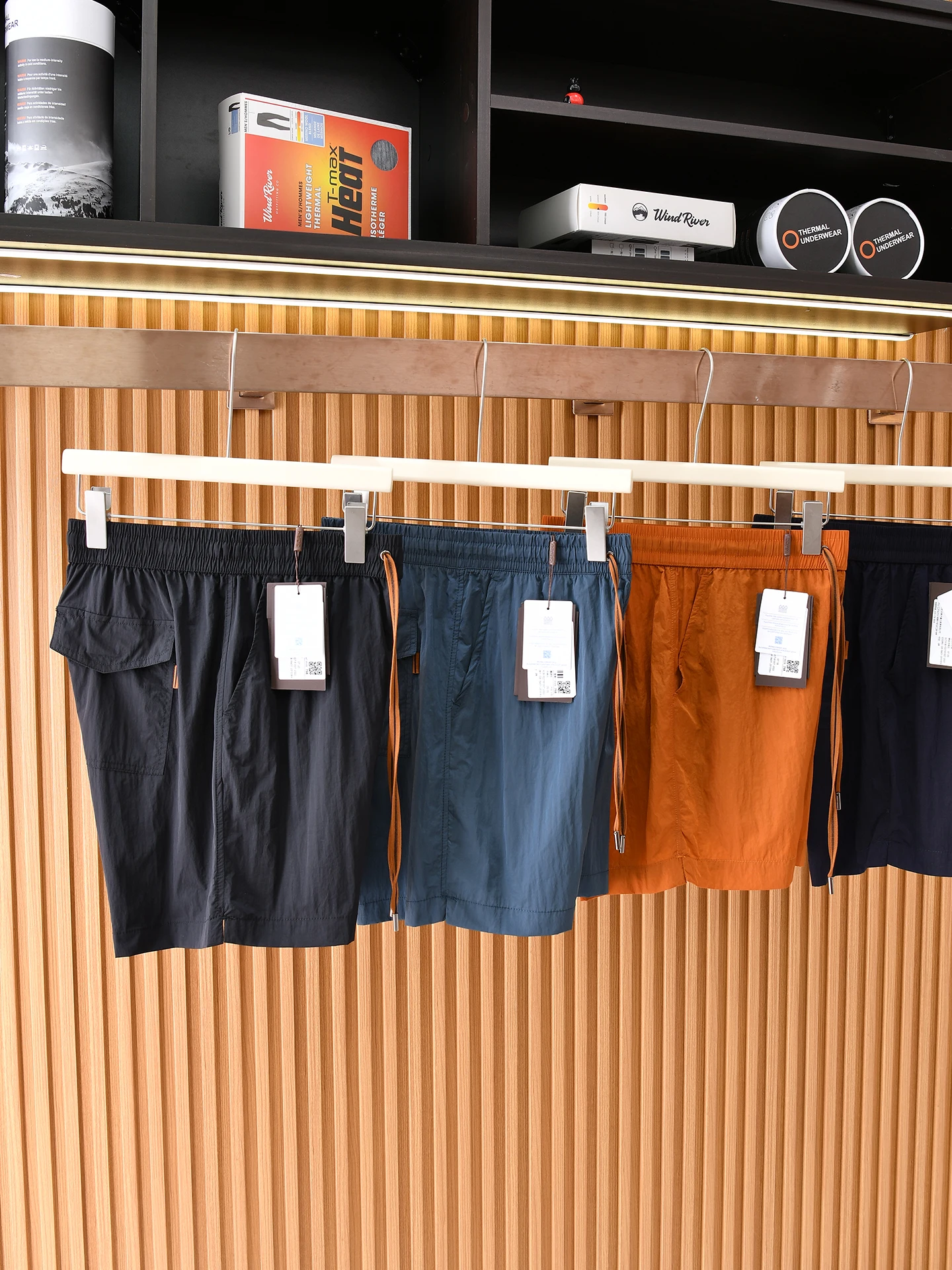 

Outdoor Men's Quick Dry Waterproof Shorts Summer Sports Versatile Beach Pants Casual Loose Fit Standard Waist Basic Color