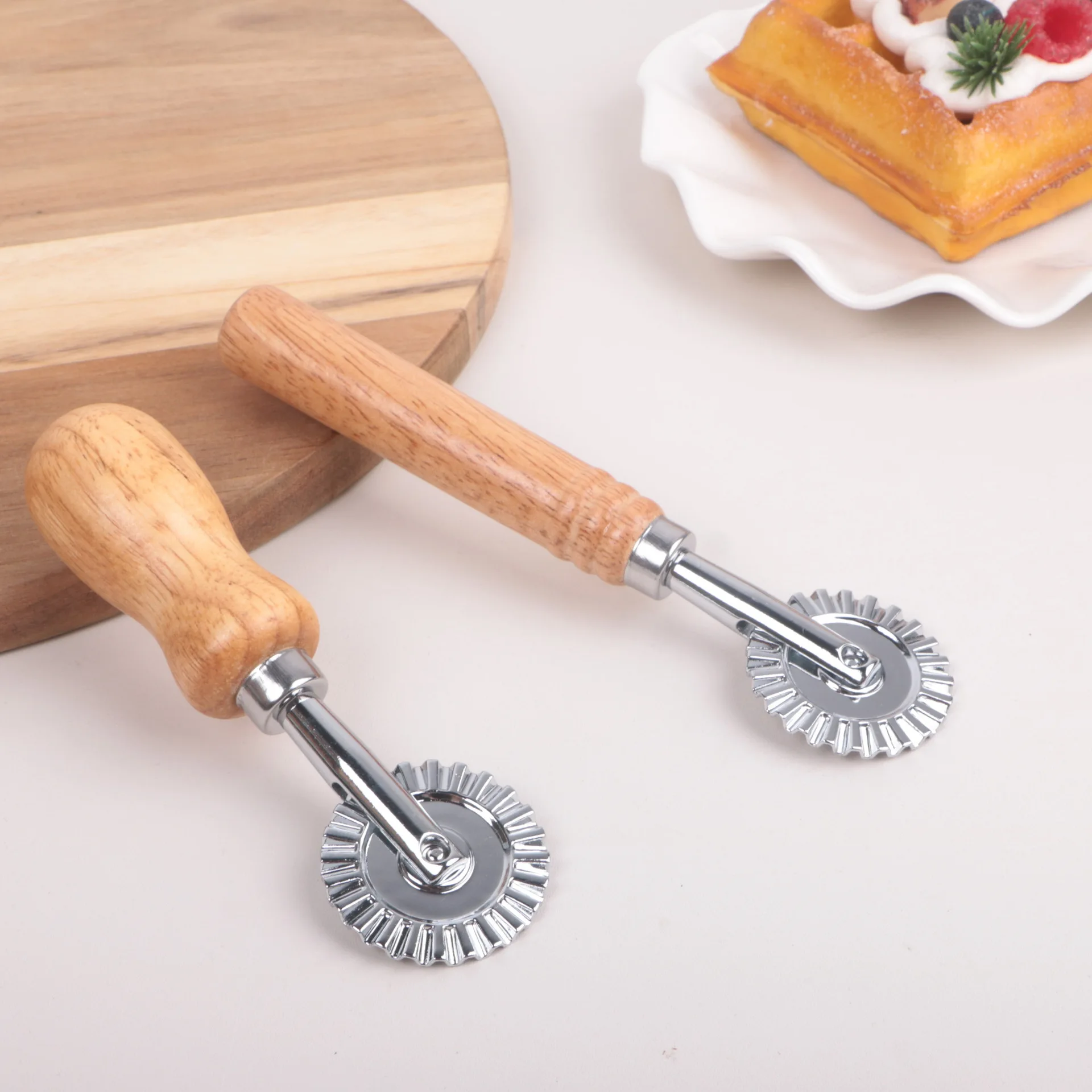 Pastry Wheel Cutter Round Pizza Cutting Wheel Tools Dough Cutting Roller Home Pizza Divider Baking Cutting Tools Kitchen Gadgets