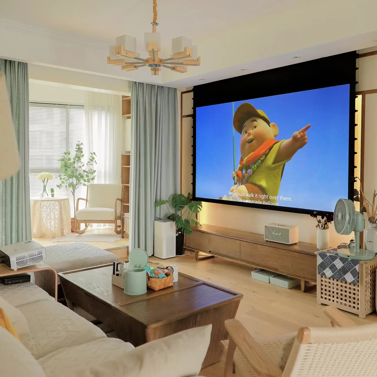 شاشة عرض مخصصة 1.2 Ultra 20 مع قماش أبيض غير لامع مزودة بمحرك وجهاز تحكم عن بعد للاستخدام المنزلي أو المكتبي