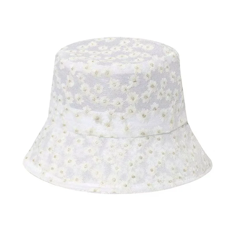 Daisy-Patterned Bucket Hat/Sun Hat: Lightweight, Breathable, and Featuring Floral Lace—An Ethereal, Feminine Style.