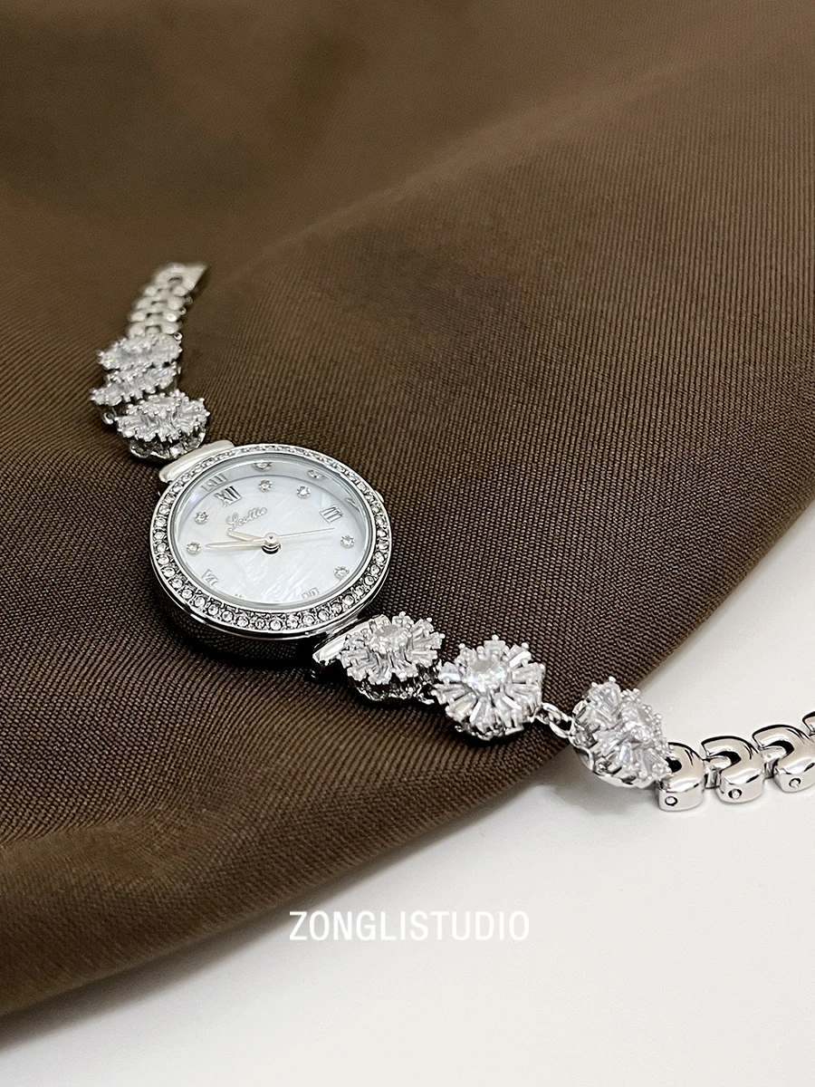 Exquisite Women'S Wristwatch, Rotating Snowflake Design, Natural And Refined, Understated Luxury And Fashion, Unique Timepiece.