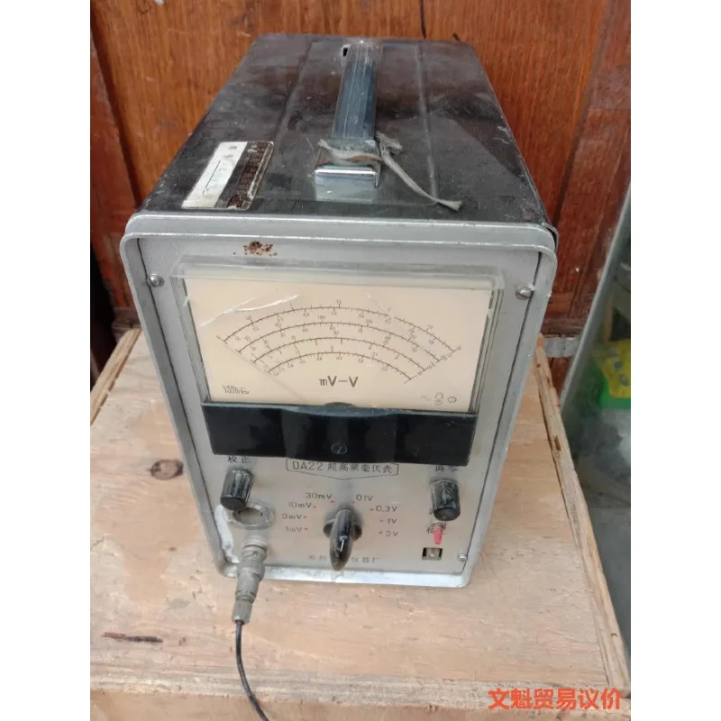 

One electronic tube ultra high frequency millivolt meter for negotiation