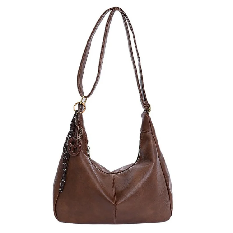 

Высококлассный дизайнерский клатч в минималистском стиле из кожаного материала и идеально подходит для делового отдыха