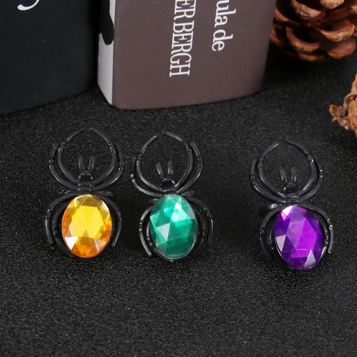 25pcs Assorted Color Halloween Toys Finger Ring Funny Spider Plastic Rings Children Diamond Spider Ring Party Favors Toys