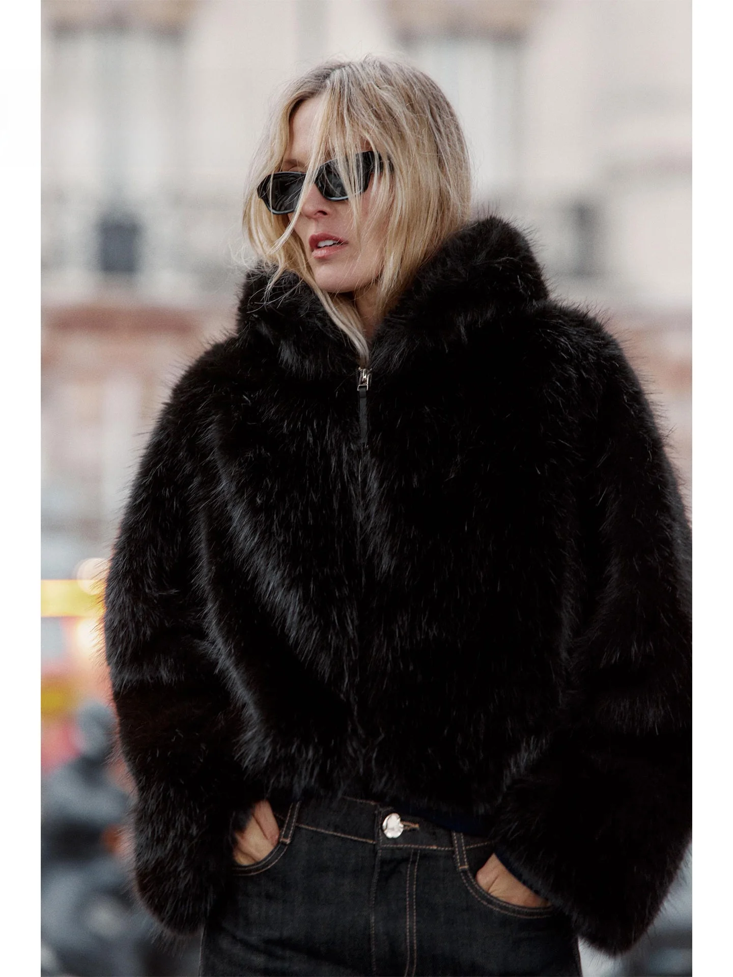 

ZAPRHA 2025 Winter New Faion Women's Hooded Artificial Fur Jaet Coat Casual Sle Long Sve ort Length Zipper Closure