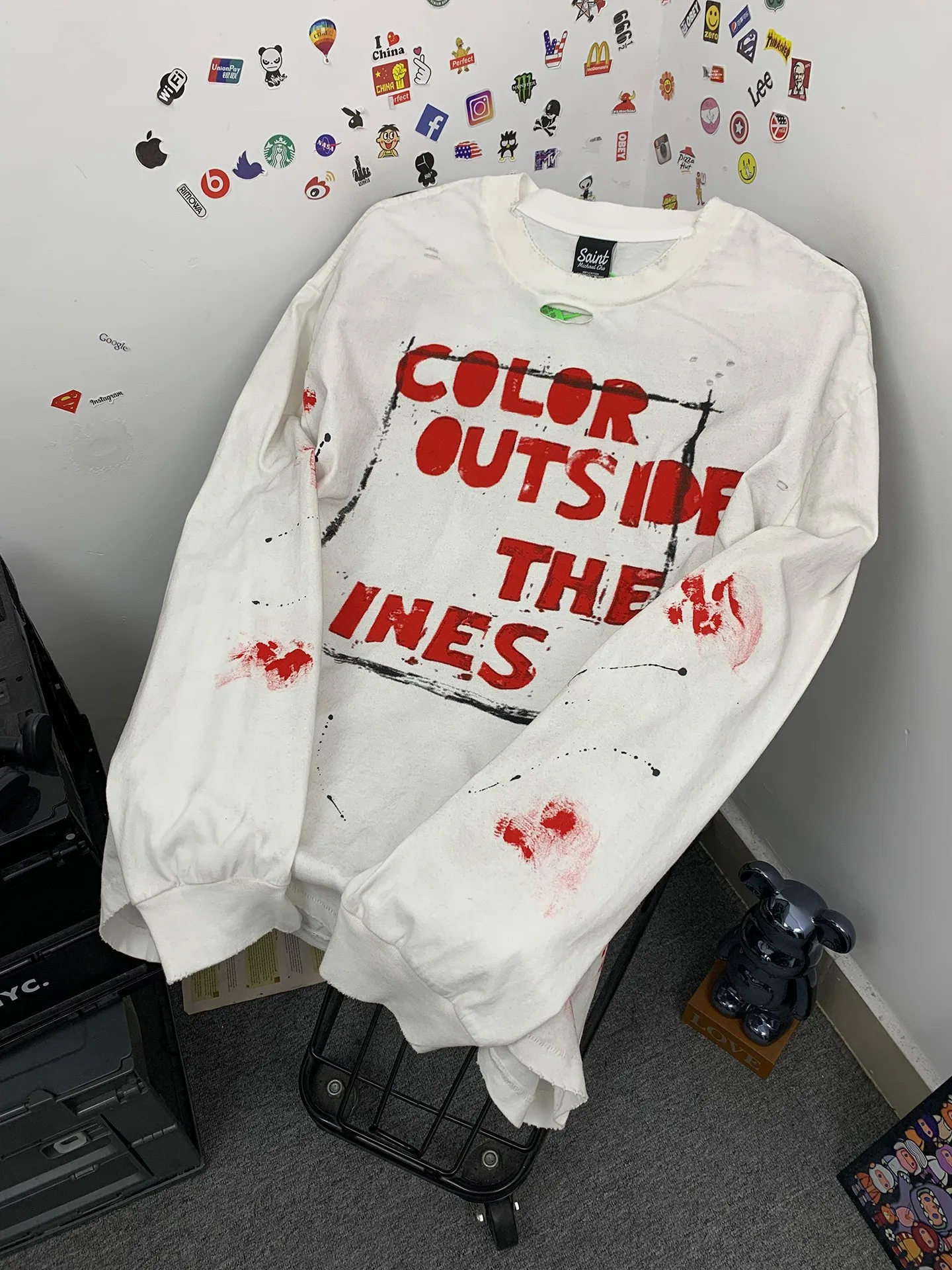 Washed Long Sleeve Graffiti Print Loose T-Shirt Men's Street Style Casual Fashion Breathable Cotton Tee with Hole Design