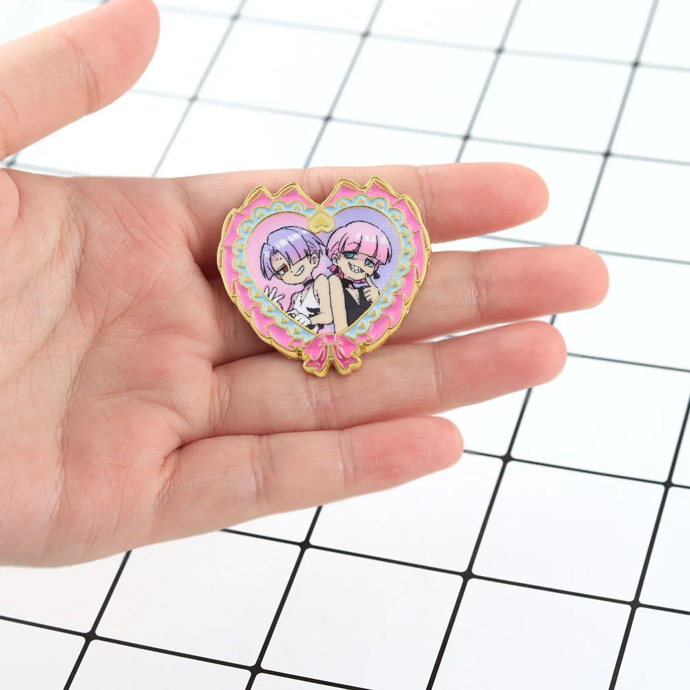Angel Brothers Emaille-Brosche Rosa Herz Schleife Abzeichen Panty & Stocking with Garterbelt Manga Anstecknadel Fan-Zubehör Freundesgeschenk – Detail 9