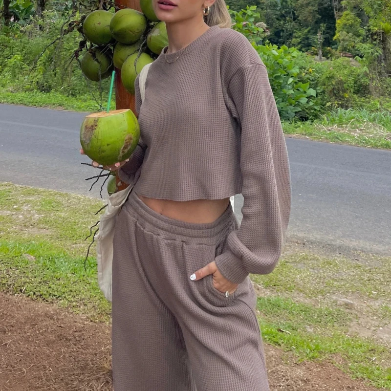 

2025 Autumn and Winter Leisure Sweater Set Commuter Wind Long-sleeved Trousers Women's Two-piece Suit