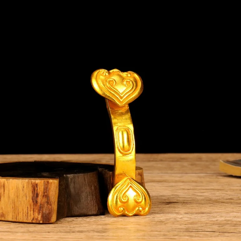 Gilt copper alloy "Xinyu" pendant ornament, a decorative piece that symbolizes the realization of wishes and good fortune