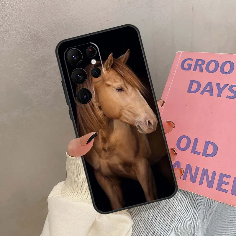 حافظة جميلة أنيقة على شكل خيول بنية لهاتف سامسونج جالاكسي S24 FE S21 FE S20 S22 S23 S25 Ultra S9 S10 Plus S25 FE Cover Coque