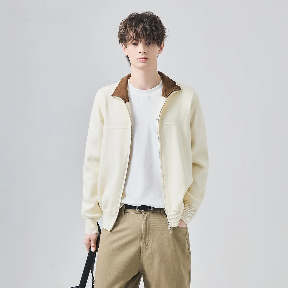 

Мужской вязаный свитер свободного кроя, осенне-зимний, повседневный, с цветными вставками, воротником-стойкой, кардиган на пуговицах для молодых мужчин, для повседневной носки, длинный рукав