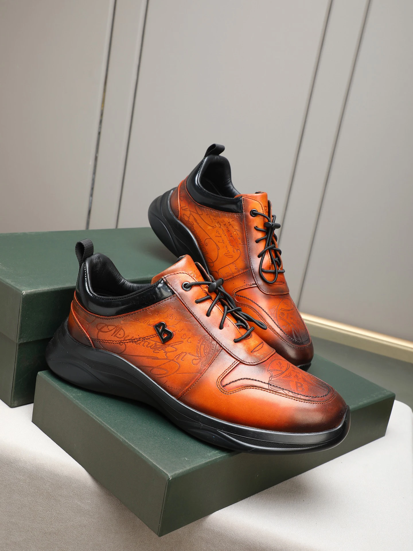 BLLIYOSS 2026 New Men Shoes Calf leather stitching  Three dimensional relief sculpture Embossed badge pattern 1895 Paris