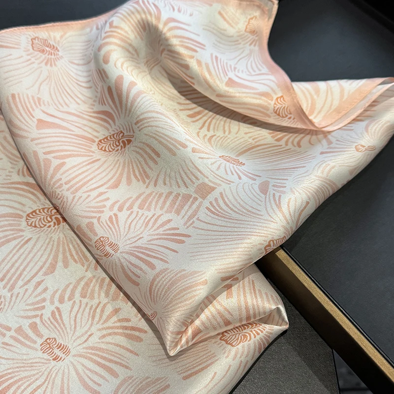 Рисунок 6 - Женский шелковый шарф