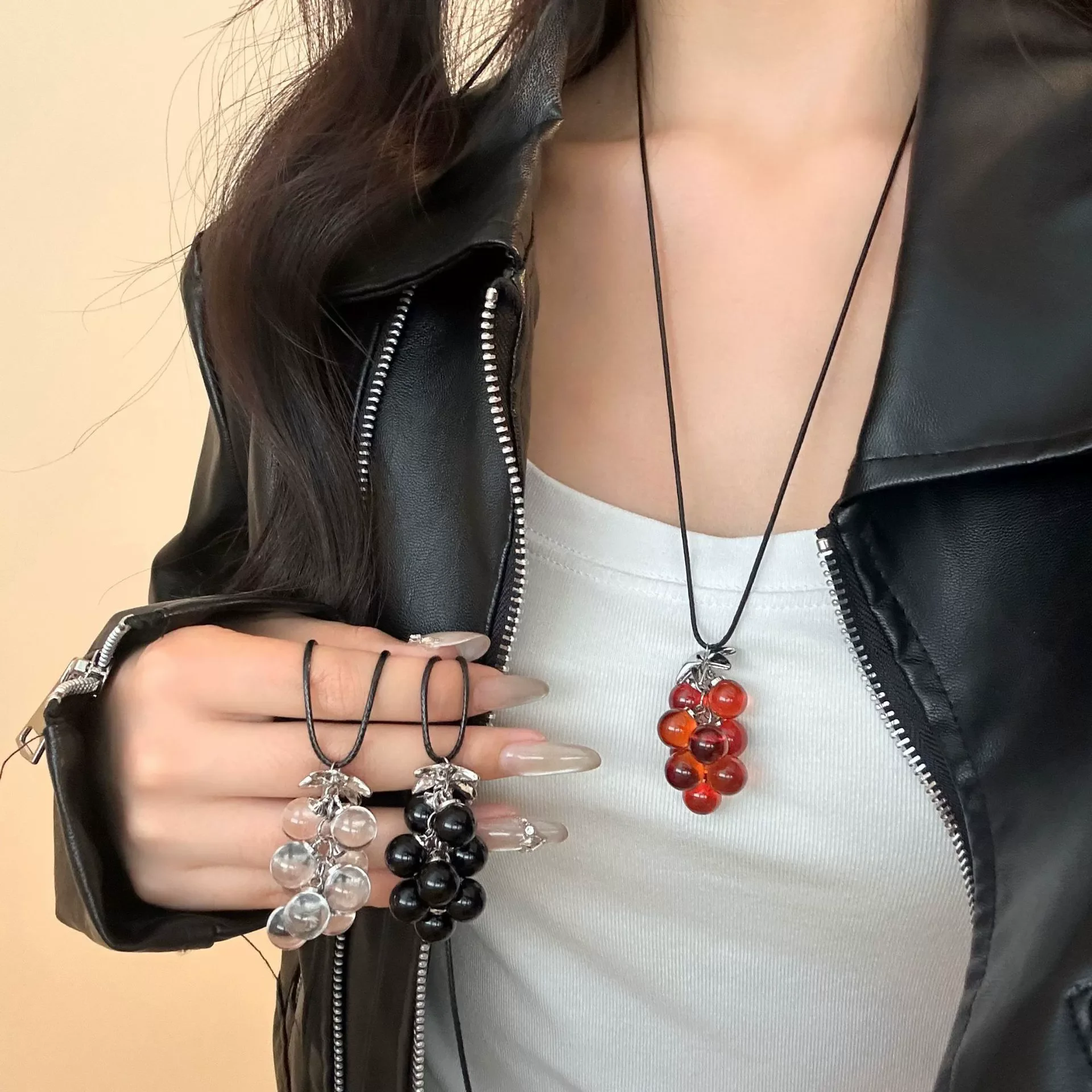 

Vintage Grape String Beads Pendant Necklaces for Women Girls Black Wax Rope Long Sweater Chain Jewelry Fashion Accessories