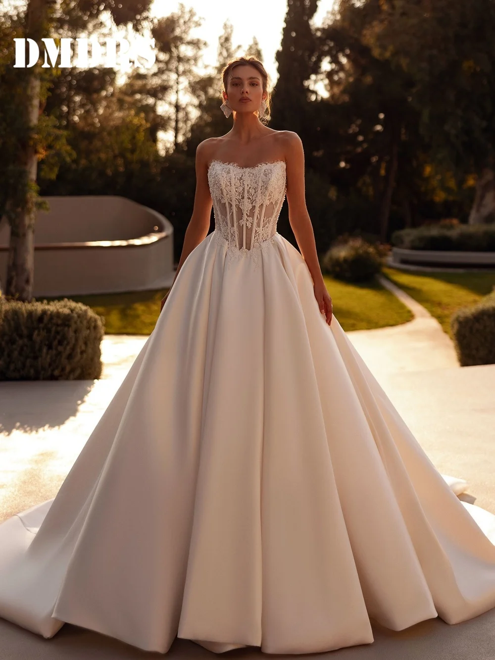 

Romantic Strapless Wedding Dresses Formal Sleeveless Bridal Gowns Stylish Floor-Length Wedding Gowns Vestidos De Novia