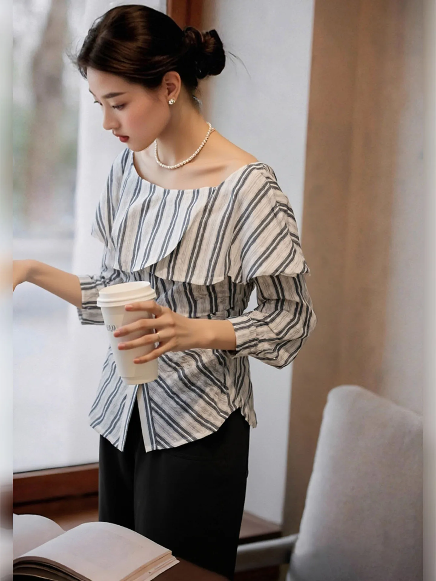

Early Spring Striped irt Women's Faionable Ele Lightweight Luxury Anti-Aging Chic Top High Waist round Ne Long Sve