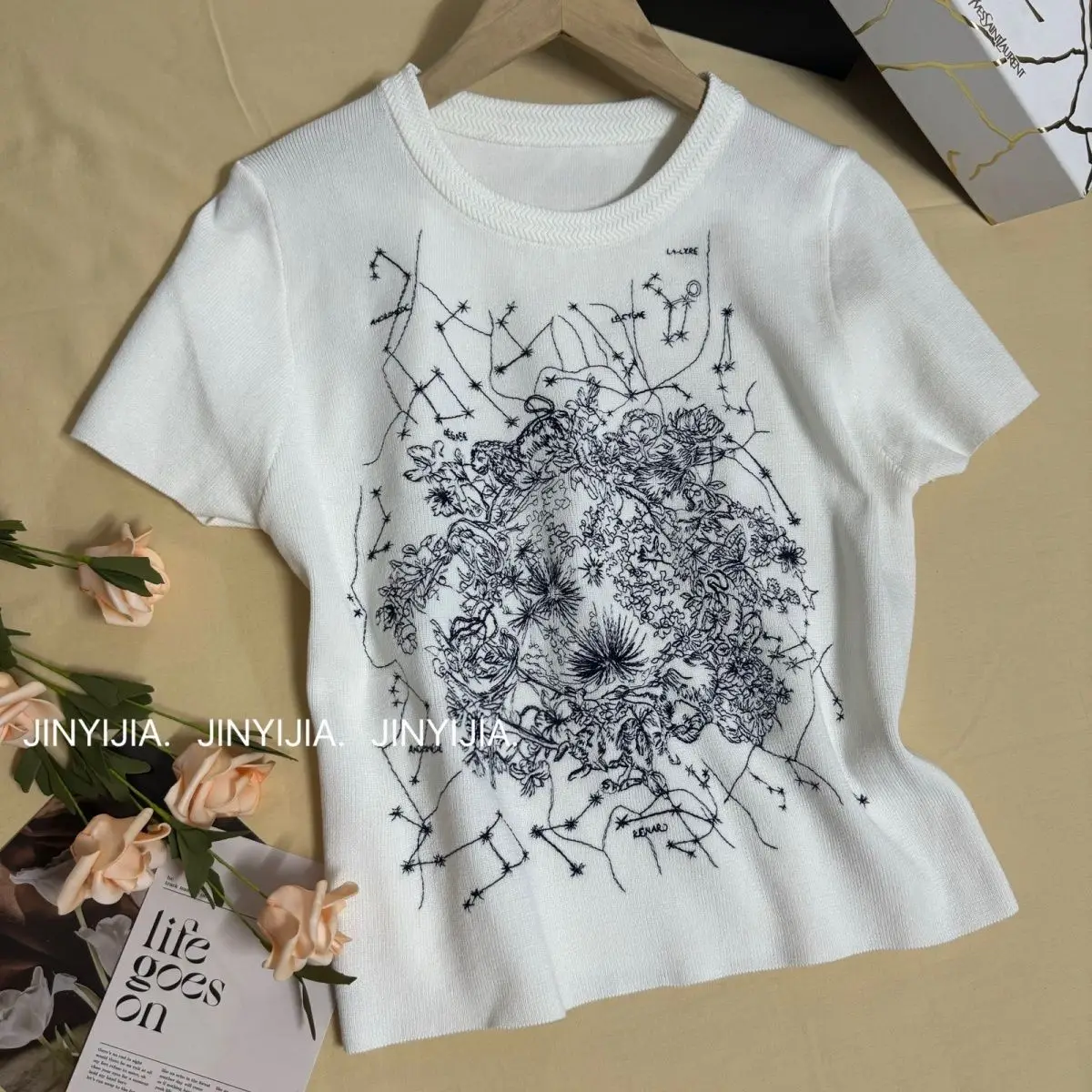 

New Summer Fashion Retro Embroidered Round Neck Short-sleeved T-shirt for Women