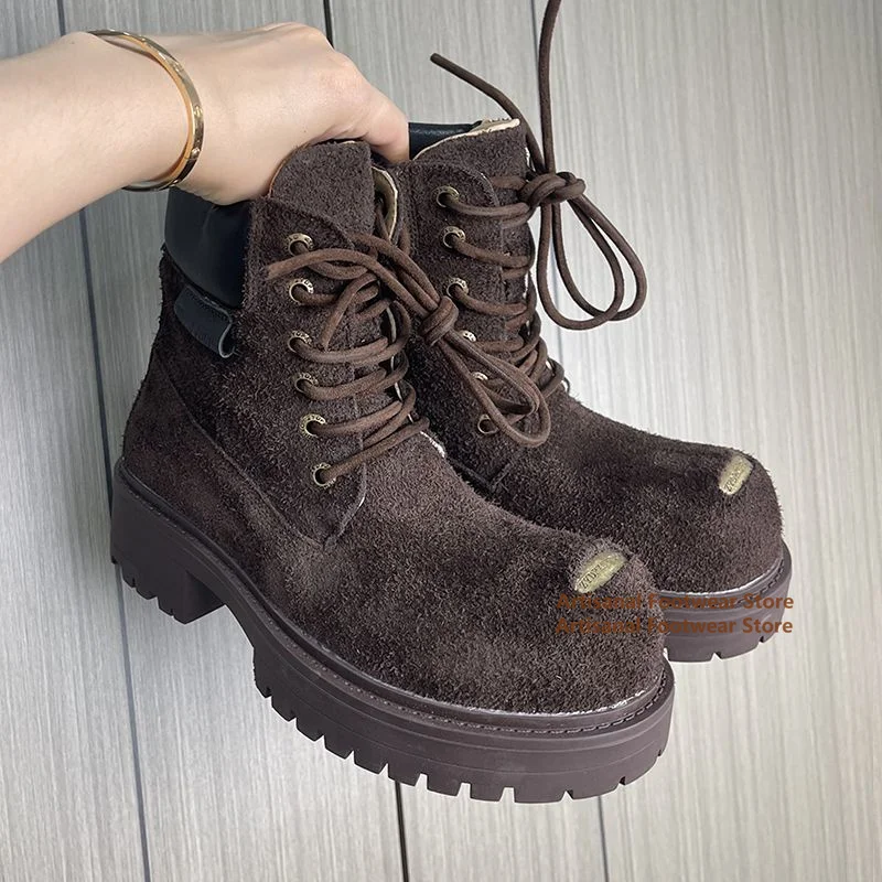 Męskie botki ze skóry zamszowej na podwyższeniu, z dużym okrągłym noskiem, sznurowane, wysokie, modne, stylowe, designerskie, ręcznie robione buty outdoorowe.