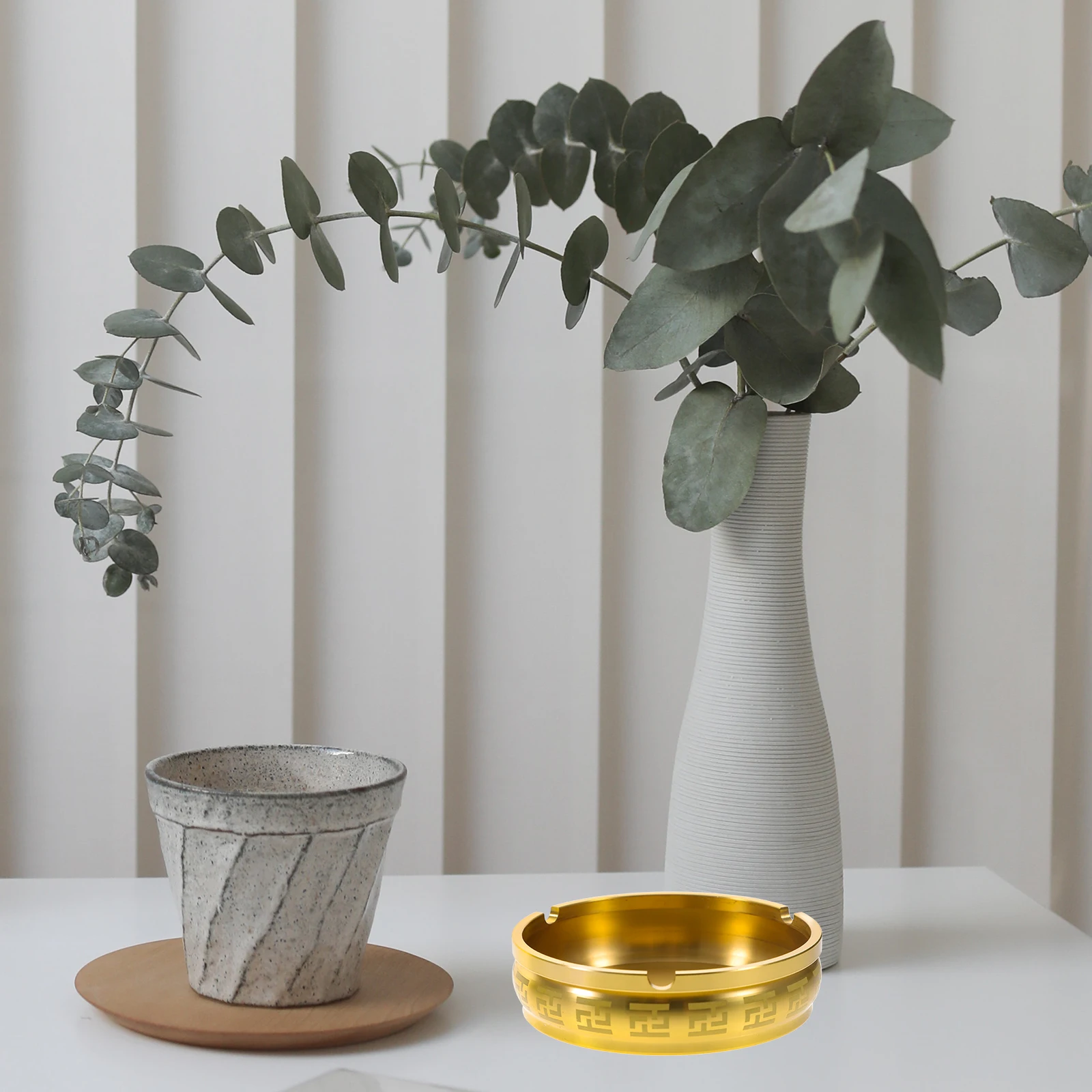 

1pc Retro Brass Round Metal Tabletop Ash Holder Household Cigarette Butt Container Vintage Home Use Simple Sturdy