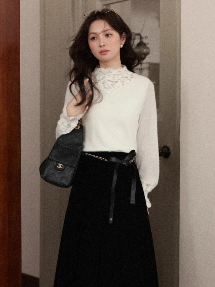 

ALXNAN High-Neck Knitted Sweater Long Sleeves Lace Patchwork Bow Decoration New Autumn Slim-fitting Elegant Versatile Top L57826