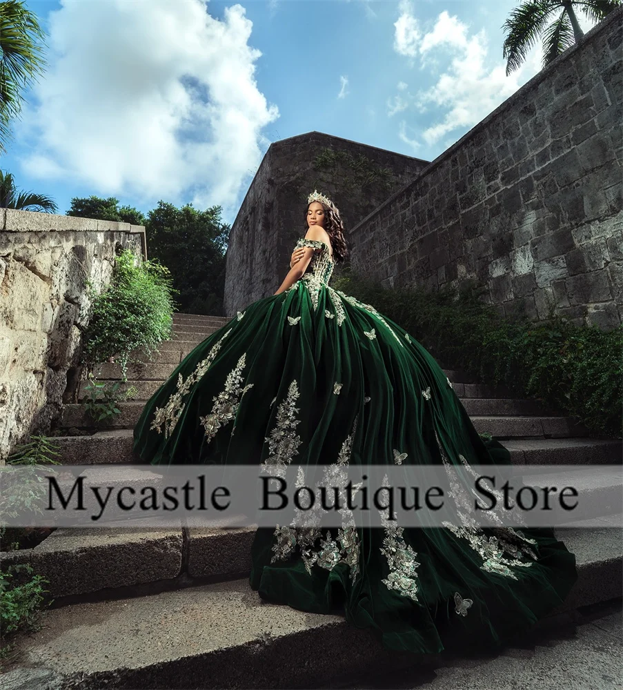 Mexican Emerald Green Lace Appliques Quinceanera Dress Ball Gown 2024 With Cape Beaded Sweet 16 Dress Vestidos De XV 15 Anos