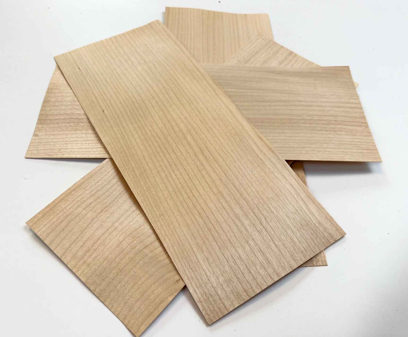 4pcs/lot  Length:250x100mm Thickness:0.4-0.5mm  Natural Maple Straight Grain  High-end Veneer Pure Solid Wood Veneer