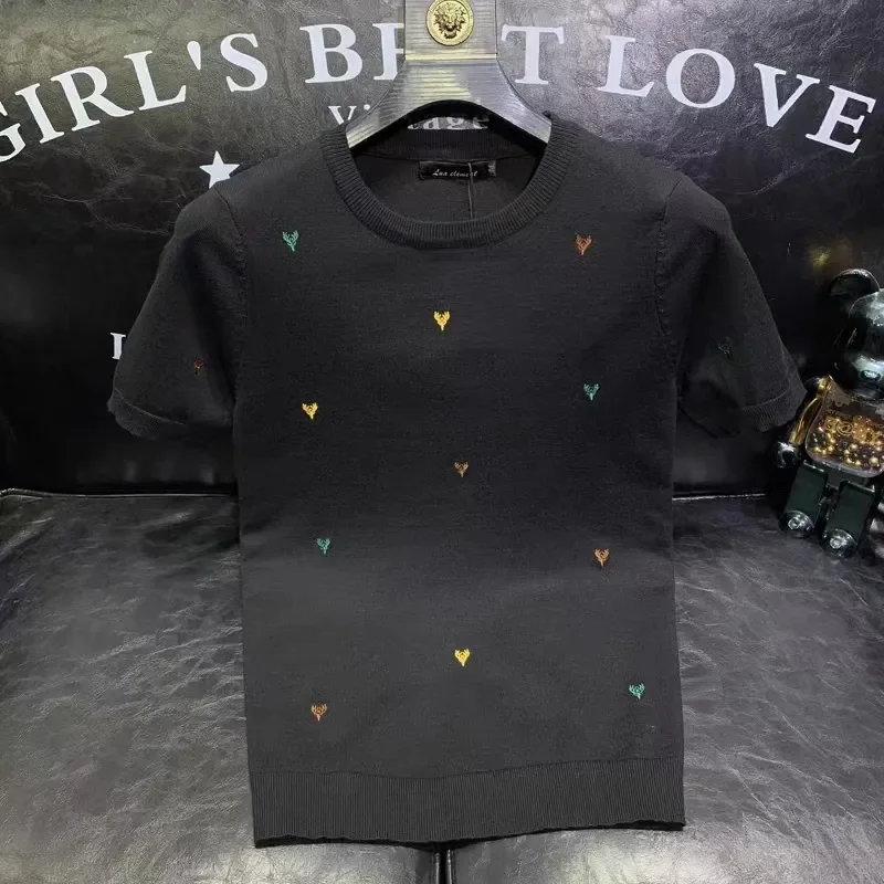 

Мужская модная трикотажная футболка с круглым вырезом, коротким рукавом и красочным принтом в виде сердечек, облегающий крой.